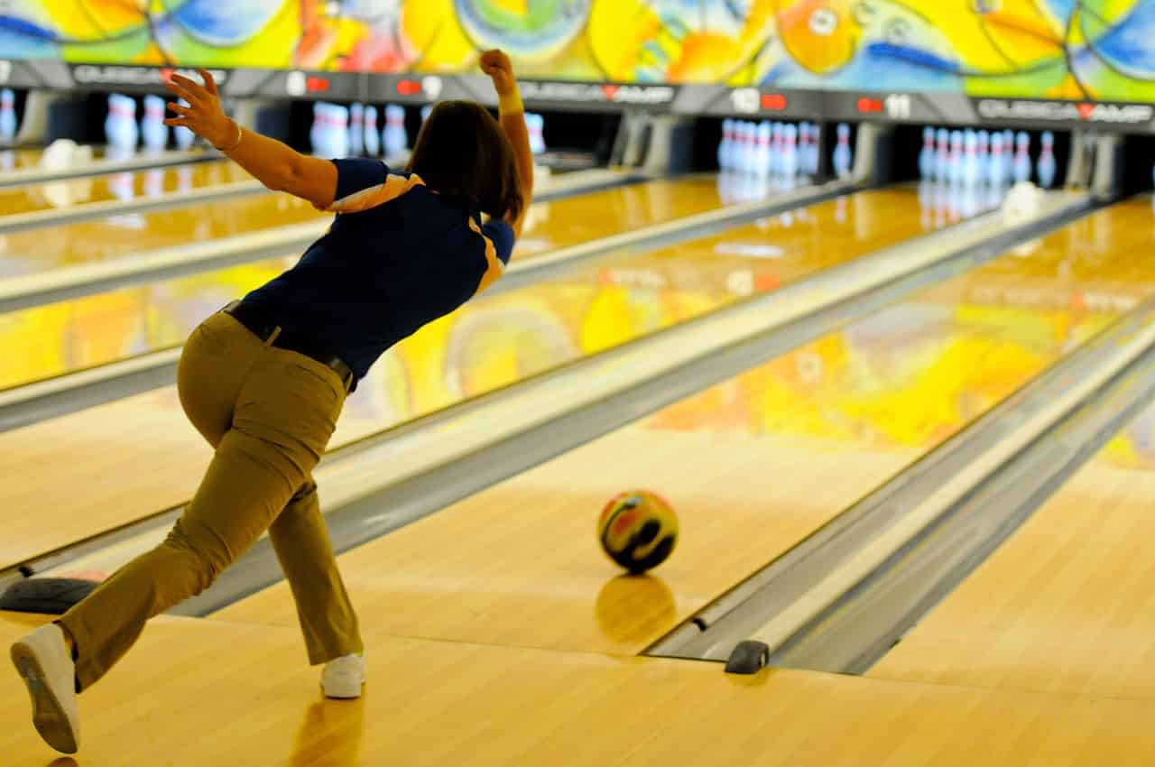 Erstes Date wohin - Bowling spielen