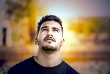 Partner zieht sich zurück: 7 Signale & was Sie tun können